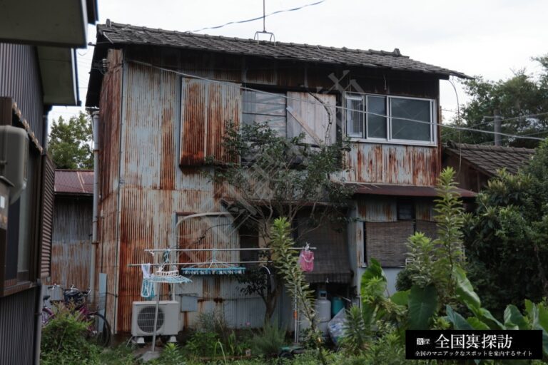 【和歌山駅】線路と川に挟まれた「鬱屈バラック」訪問記。【のすぐ北】（3） – 全国裏探訪